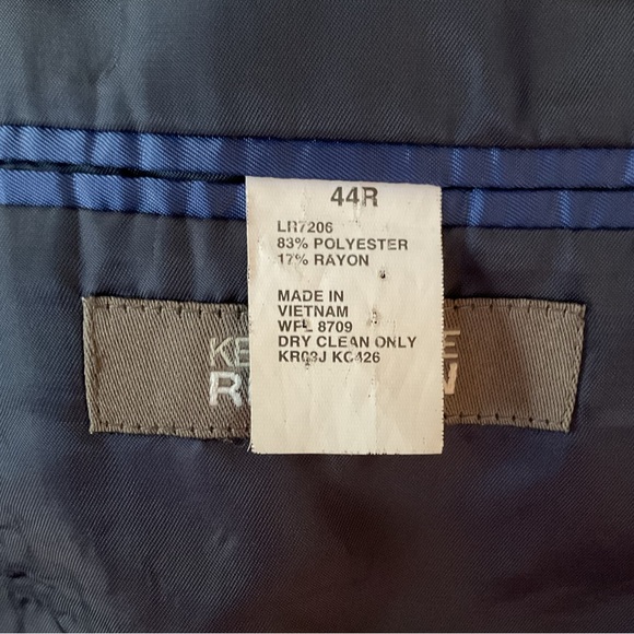 Kenneth Cole reaction Navy blazer 44R - Picture 3 of 5